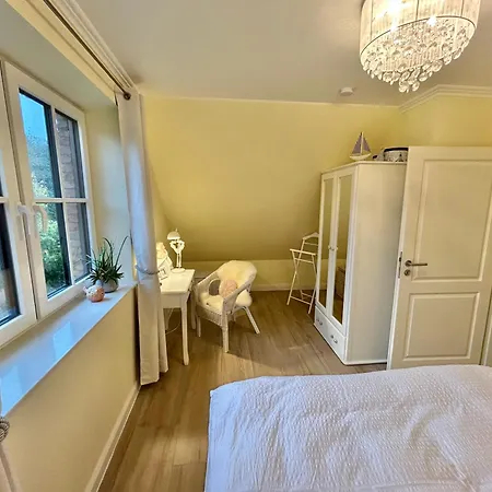 Reetdachhaus Seestern Дом отдыха Гардинг